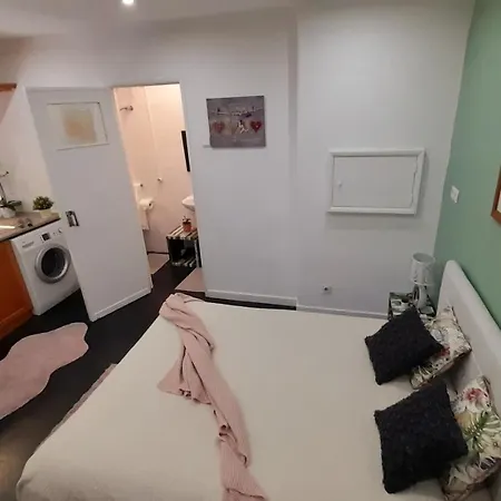 Lisbon Apartment *