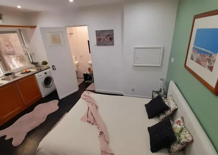 Lisbon Apartment *
